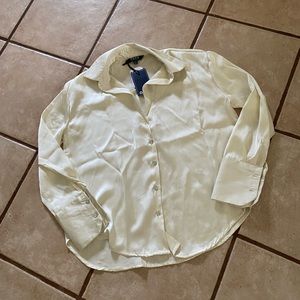 Woman’s Creamy Satin Button Front Blouse Size XS VSTR New With Tags